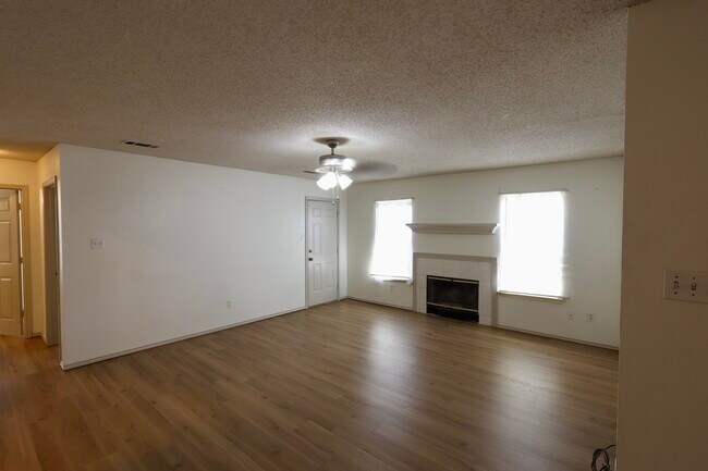 Building Photo - 811 Ironton Dr