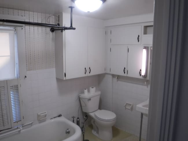 Building Photo - 1320 Trumbull Ave SE