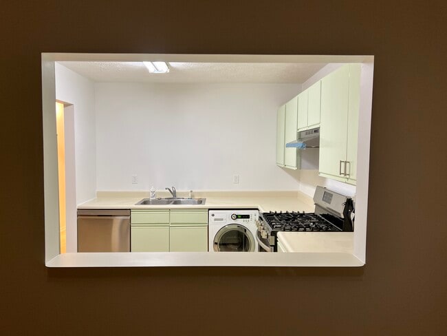 Building Photo - 216 Lake St