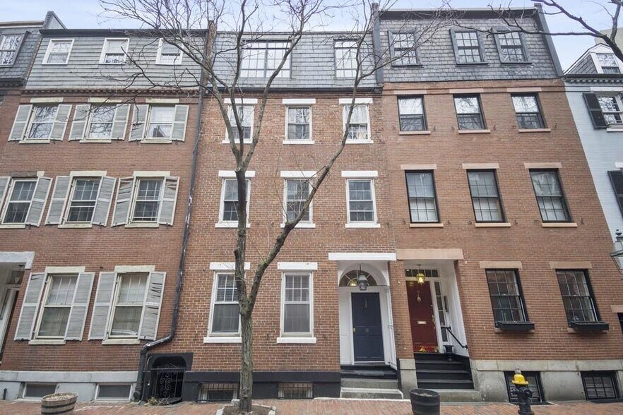 Charming building in Bay Village - 12 Melrose St