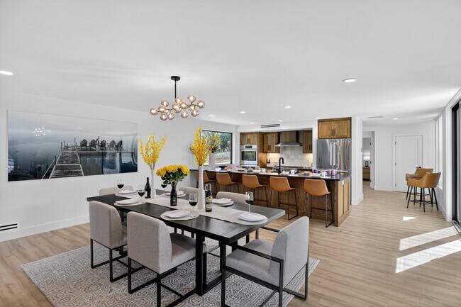 Building Photo - 820 Broken Arrow