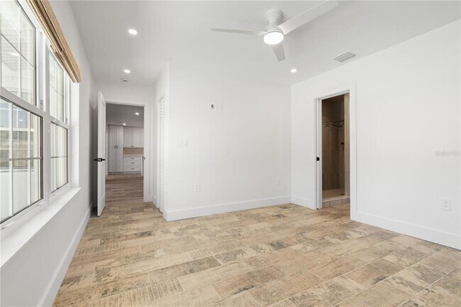 Building Photo - 4543 Carson St NE