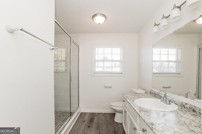 Building Photo - 425 River Trace Dr