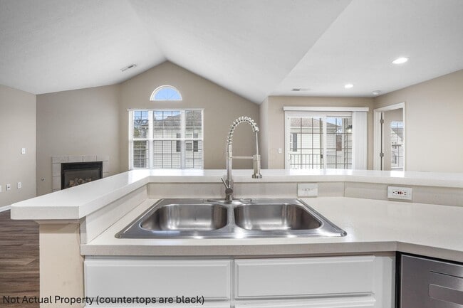 Building Photo - 4951 Stratford Pine Ln