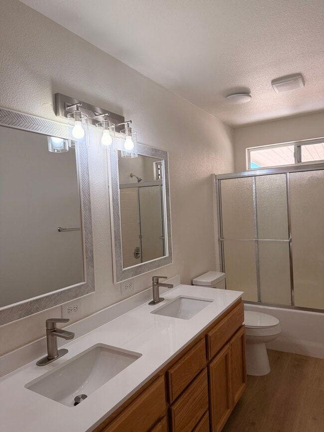 Building Photo - Updated 3-bedroom, 2-bath home in Redding