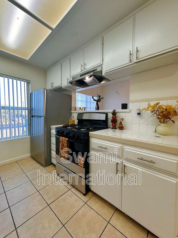 Building Photo - 14620 Berendo Ave