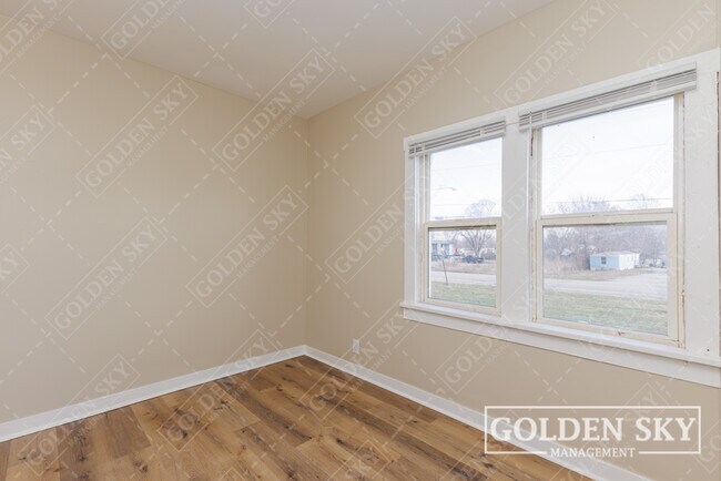 Building Photo - 4613 S Madison St