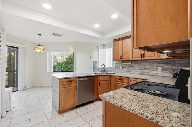 Building Photo - Woodhaven Condominium