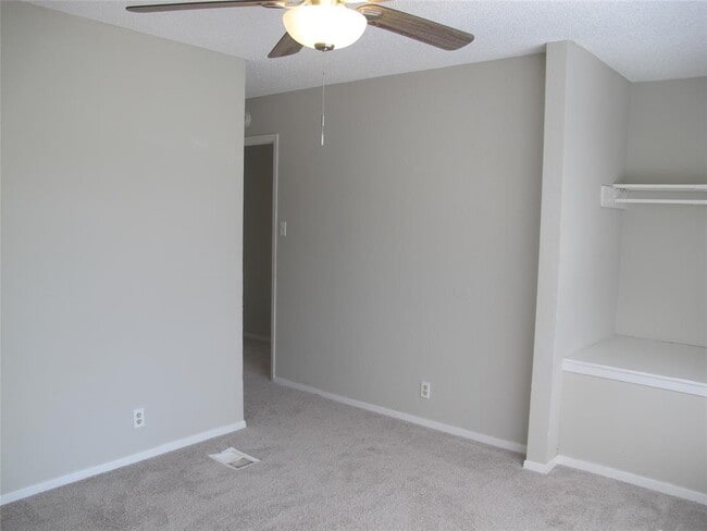 Building Photo - 509 Algerita Dr