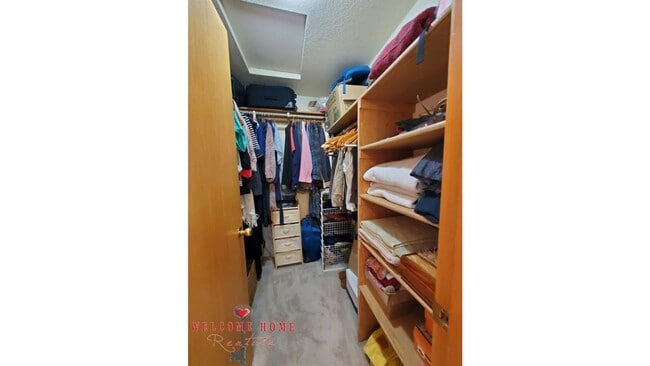 Building Photo - HUGE 5-BEDROOM home with separate BONUS ROOM!!  Large fenced yard!!!