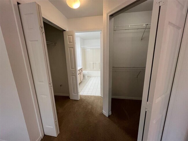 Building Photo - 5471 Vineland Rd