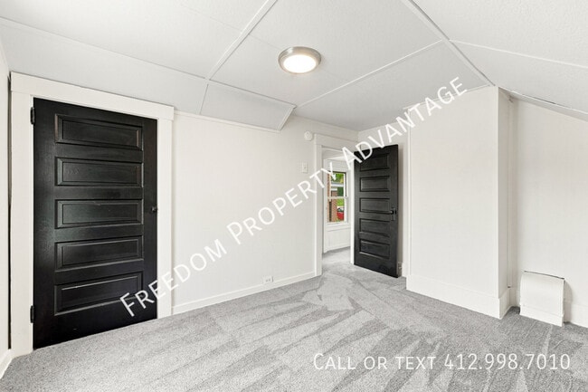 Building Photo - 425 32nd St