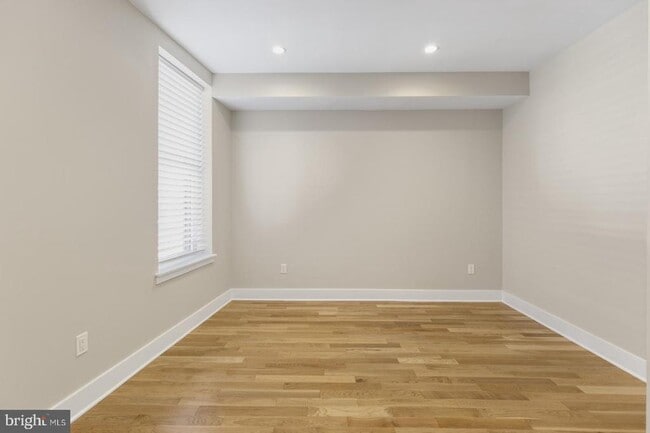 Building Photo - 912 Ellsworth St