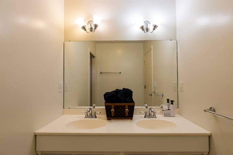 Building Photo - 692 N Superior Ave