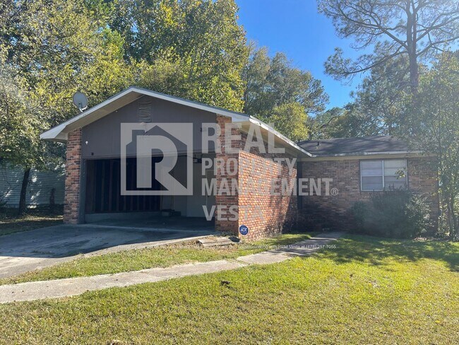 Primary Photo - Three Bedroom House in South Macon