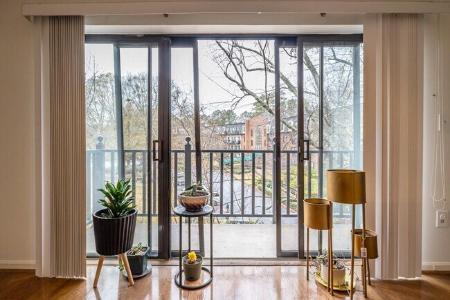 Building Photo - 27301 Plantation Dr NE