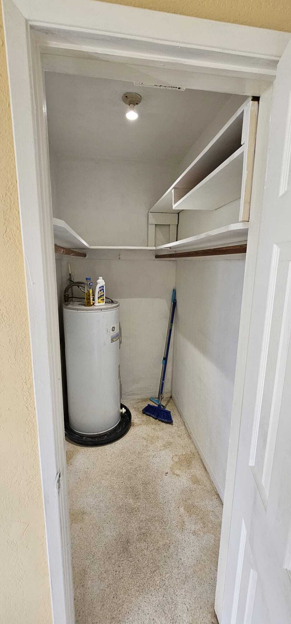 Building Photo - 2211 Lincoln St