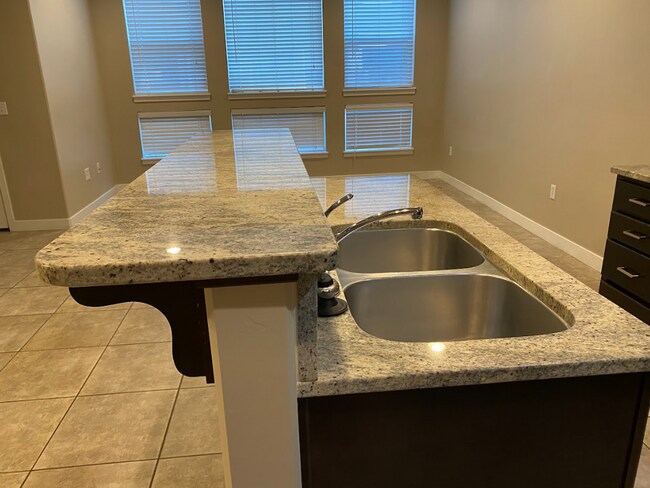 Building Photo - Mandrake Townhome
