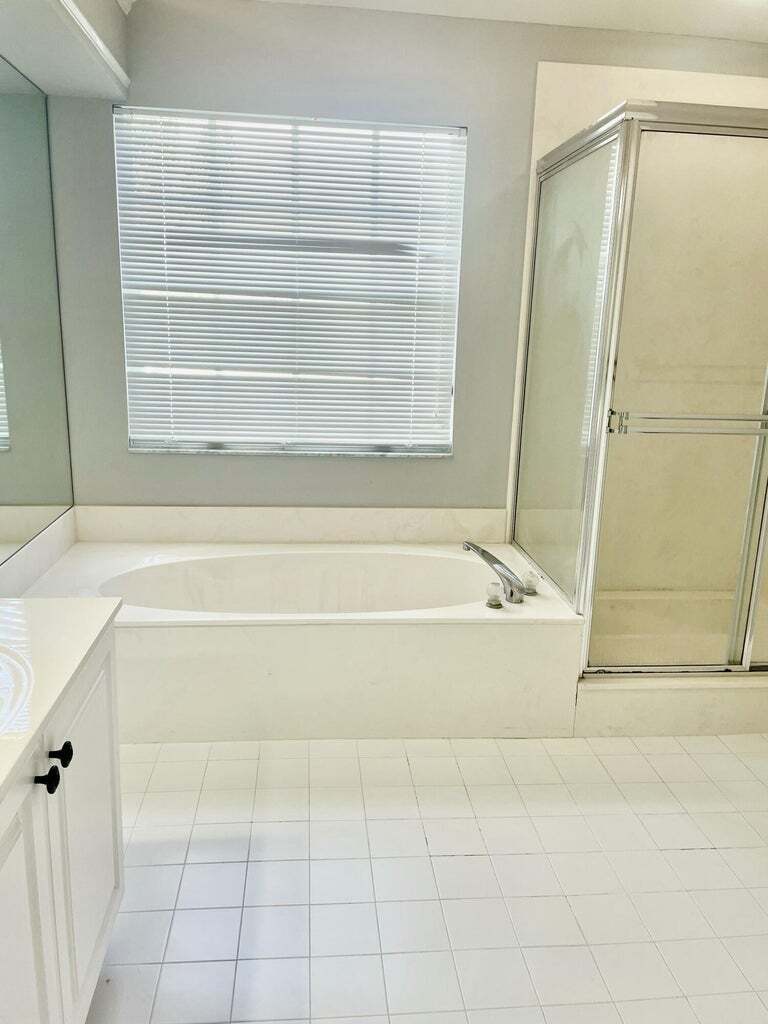 Building Photo - 403 4th Ln