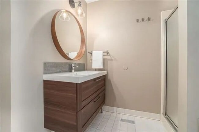 Building Photo - Charming 3bd/2.5bA Home Atlanta Near Emory & CDC w/ Private Fenced Yard in Cul-De-Sac!