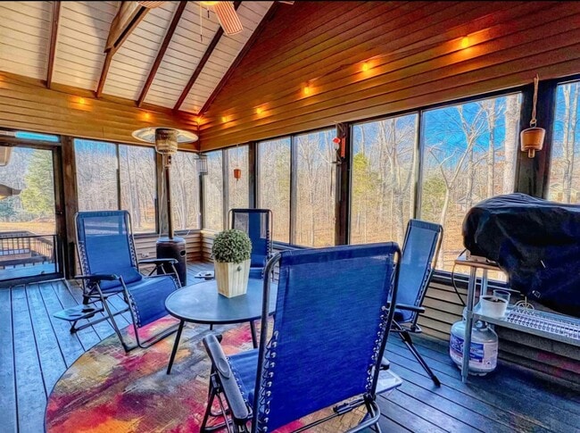 Building Photo - 7 Pleasant View Ln