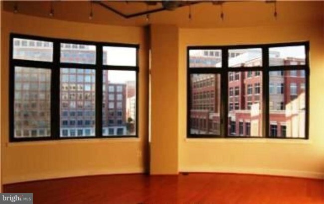 Building Photo - 520 John Carlyle St