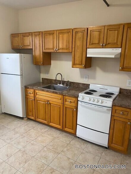 Primary Photo - 402 Neponset Ave