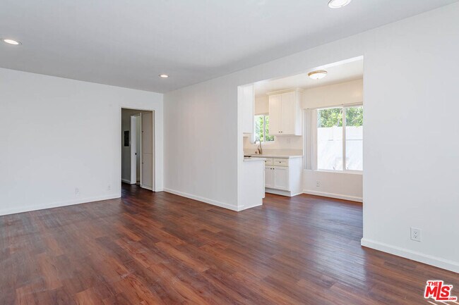 Building Photo - 11749 Riverside Dr