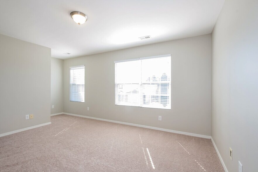 Building Photo - 8118 Rosberg Ln