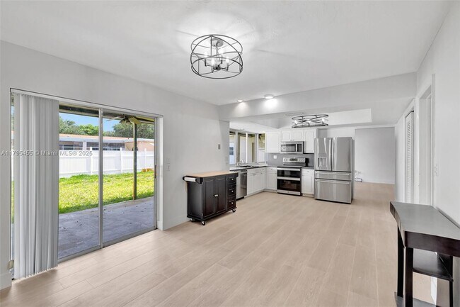 Building Photo - 9121 SW 54th Pl