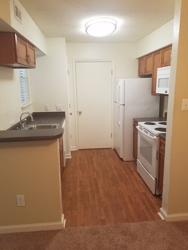 Building Photo - 9408 Willow Ridge Rd