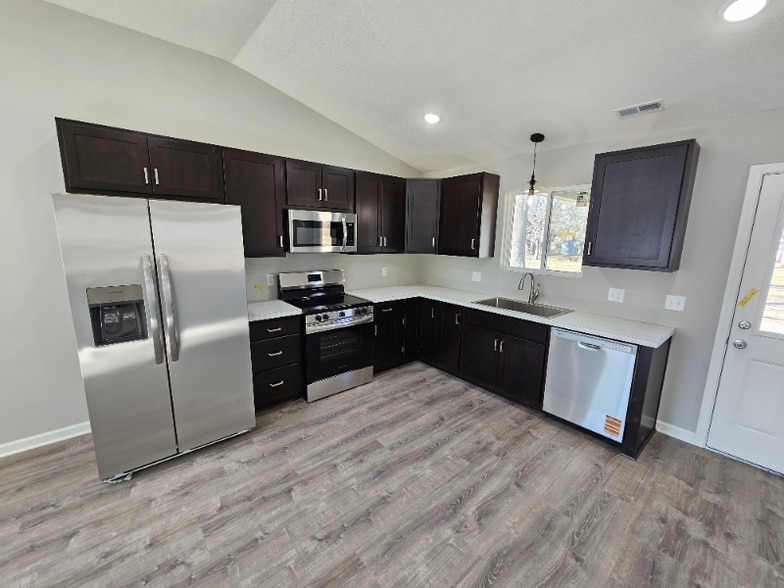 Building Photo - 626 Prospect St