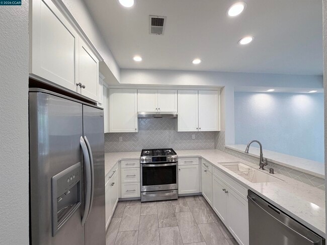 Building Photo - 801 Lakemont Pl