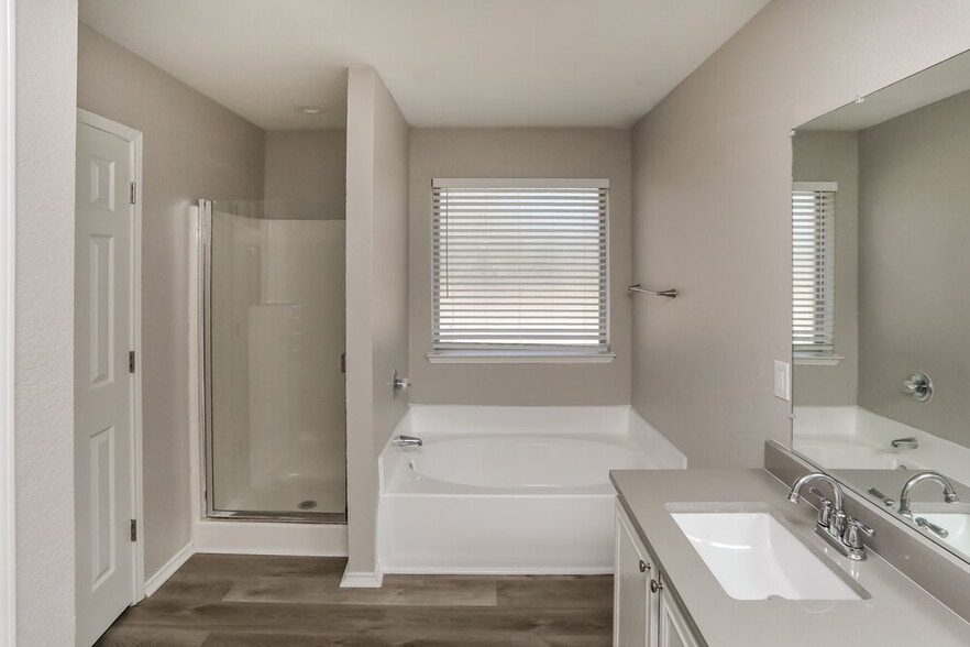 Building Photo - 721 S Highland Dr