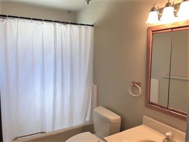 Building Photo - Downtown SLO 3 Bedroom / 2 Bath / 2 Car Garage