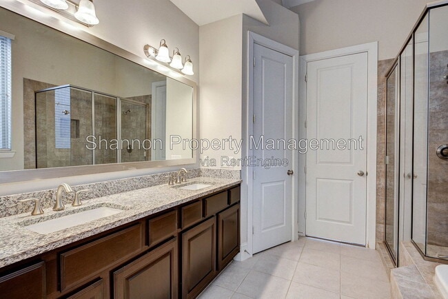 Building Photo - 720 N Shepherd Dr