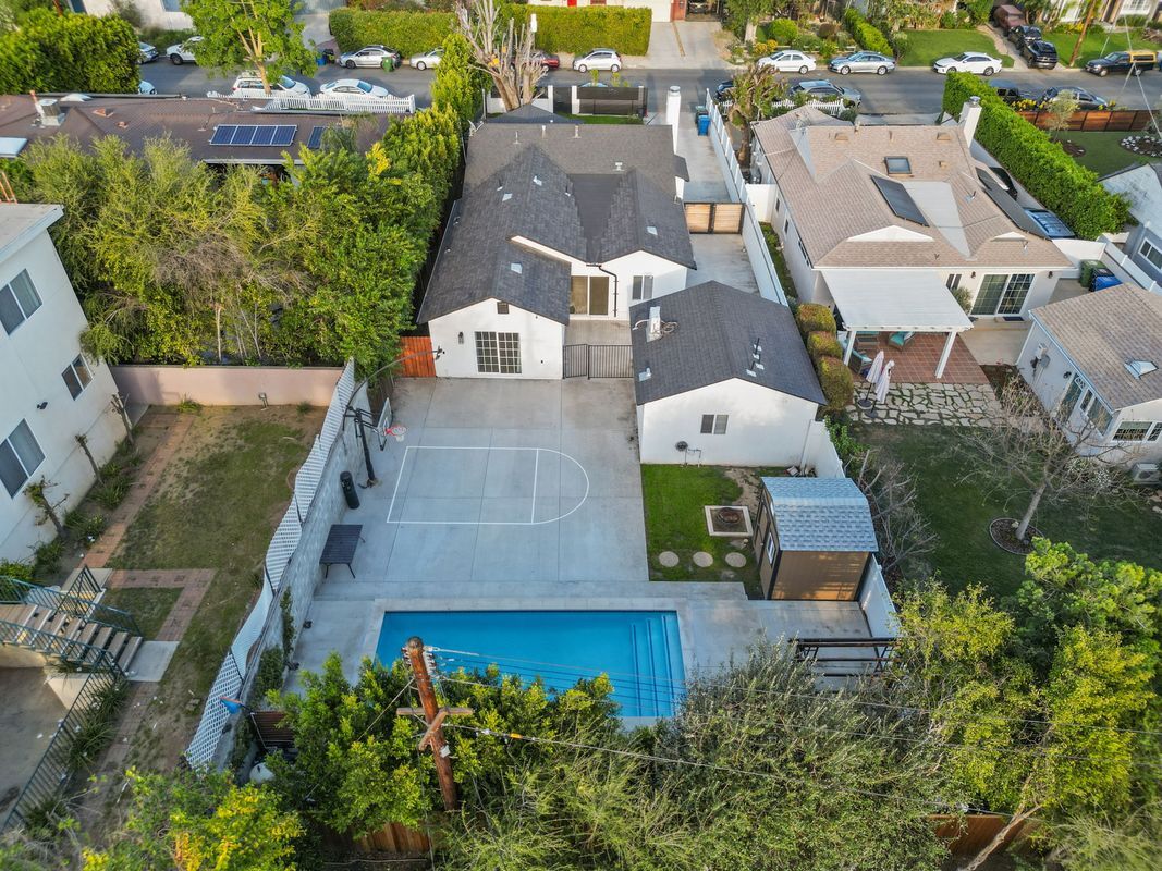 Building Photo - 5937 Ranchito Ave