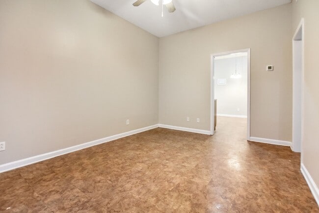 Building Photo - 701 Peachers Dr