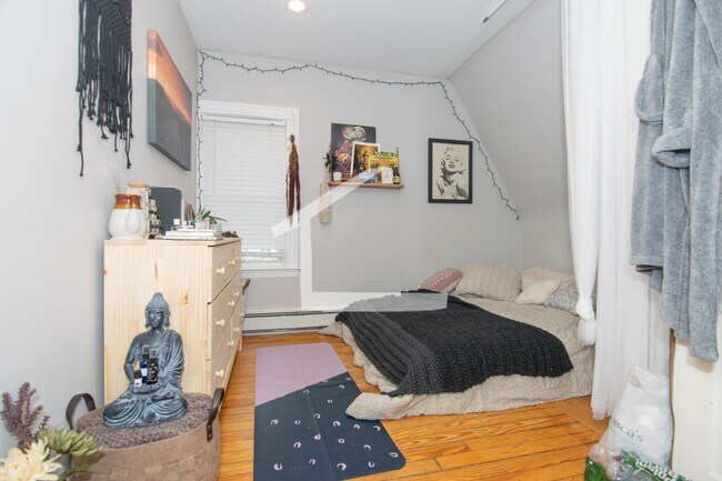 Building Photo - Spacious 7 bed in Allston.... 2.5 Bath!!