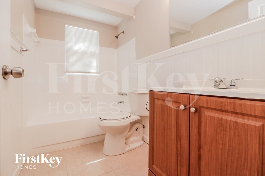 Building Photo - 7701 Birchwood Dr