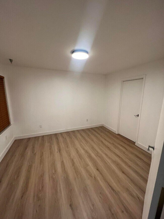 Building Photo - 1335 Crystal Way