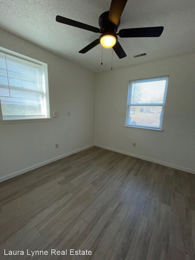 Building Photo - 3 br, 1 bath House - 1101 E South Ave
