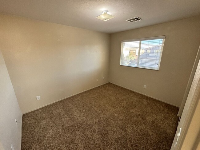 Building Photo - Gorgeous 3bed / 2.5bath home in the Silverstone Ranch community!