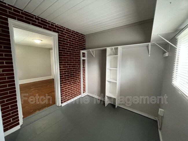 Building Photo - 23 S Custer Ave