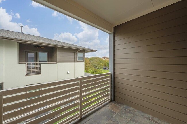 Building Photo - 2025 Simond Ave