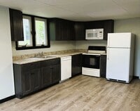 Building Photo - Spacious Single-Family Home Close to Downtown