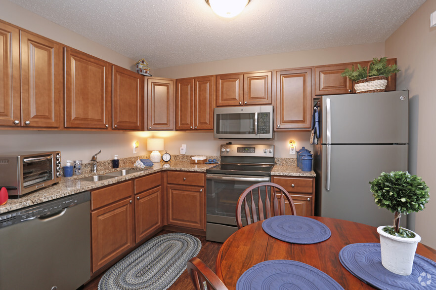 2BR (Luxury) - Kitchen - Lake View Apartments