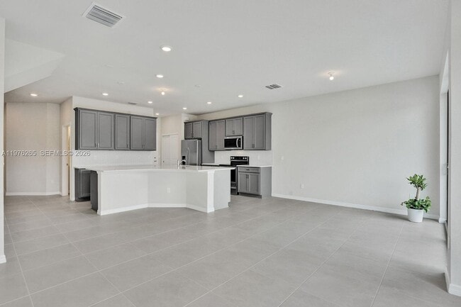 Building Photo - 2202 Appleton Cir S