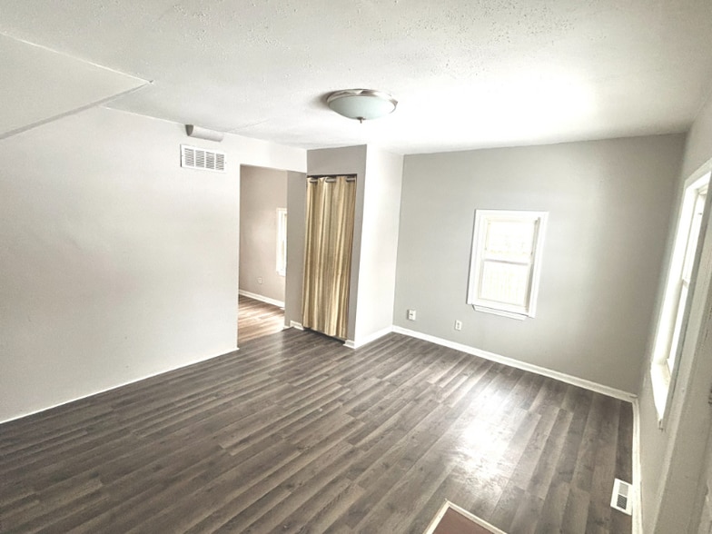 Building Photo - 1763 Giant St