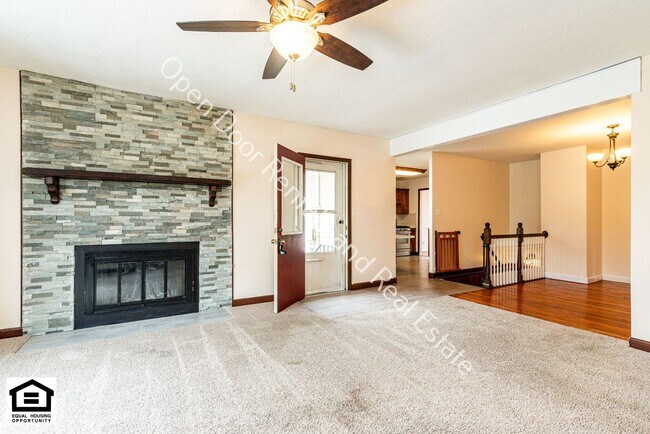 Building Photo - Charming 3 Bedroom Home with Fantastic Outdoor Space - Animals Welcome!